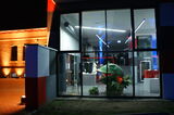 Bunte Bühne am Abend, Foto: Matthias Härtig, Lizenz: Matthias Härtig