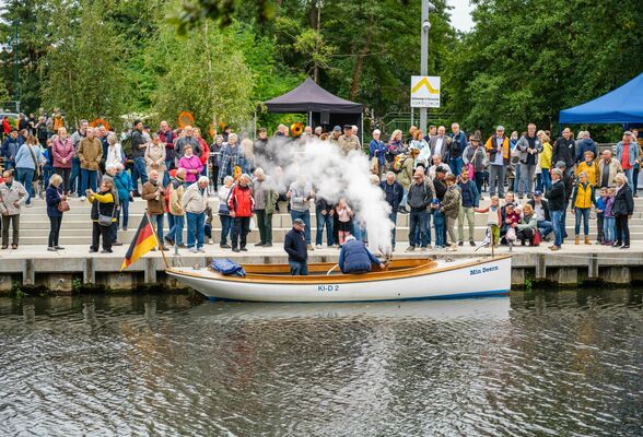 Ein Dampfboot legt in Eberswalde an, Foto: Florian Heilmann, Lizenz: Stadt Eberswalde