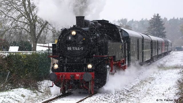 Sonderzug unter Adventsdampf zur Osthavelländischen Kreisbahn nach Ketzin