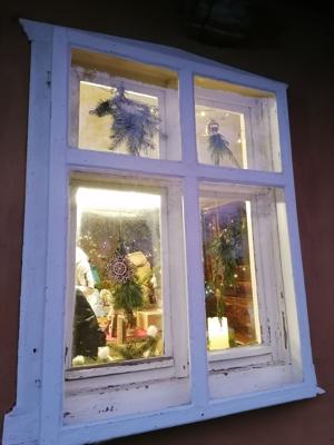 Weihnachtlich geschmücktes Fenster, Foto: Charlott Lehmann, Lizenz: Amt Burg (Spreewald)