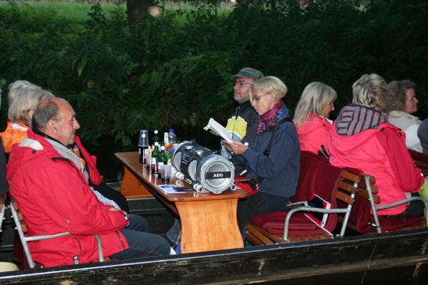 Krimi auf dem Kahn, Foto: Kerstin Möbes, Lizenz: Amt Burg (Spreewald)