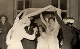 Szenen einer Ehe - Schleierabtanzen um 1950, Foto: Archiv historische Alltagsfotografie, Lizenz: Archiv historische Alltagsfotografie