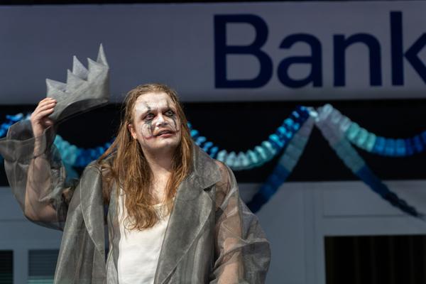 Szene aus HAMLET, Foto: Bernd Schönberger, Lizenz: Brandenburgische Kulturstiftung Cottbus-Frankfurt (Oder)