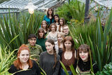 Jugendliche des Theaterjugendclubs bei Recherchen im Branitzer Park, Foto: Bernd Schönberger, Lizenz: Brandenburgische Kulturstiftung Cottbus-Frankfurt (Oder)
