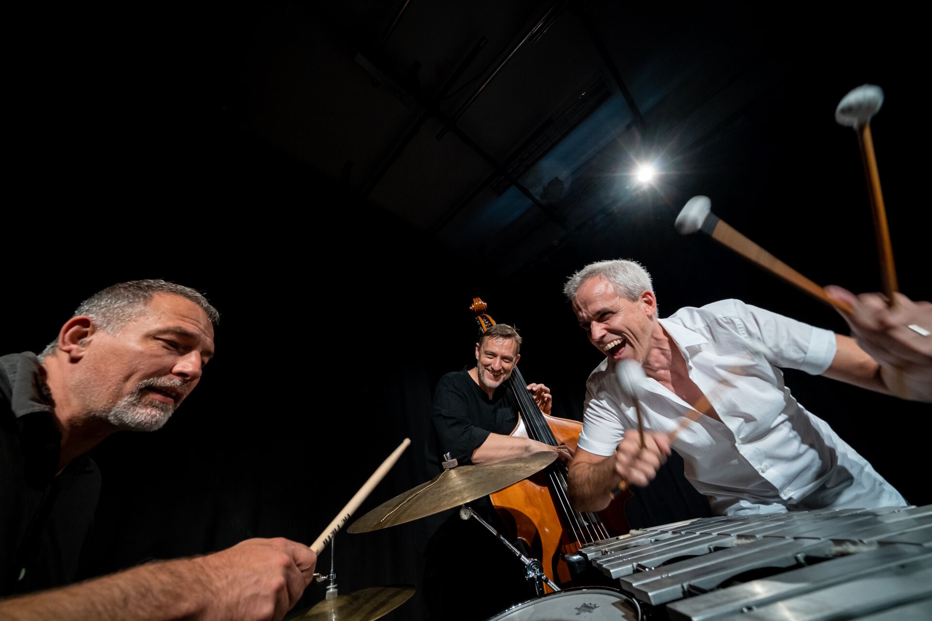 Oli Bott (vib) - Oliver Potratz (bass) - Kay Lübke (drums) Oli Bott (vib) - Oliver Potratz (bass) - Kay Lübke (drums), Foto: David Beecroft