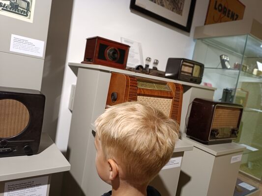 Historische Radios im Museum Eberswalde, Foto: Isabelle Fischer, Lizenz: Museum Eberswalde