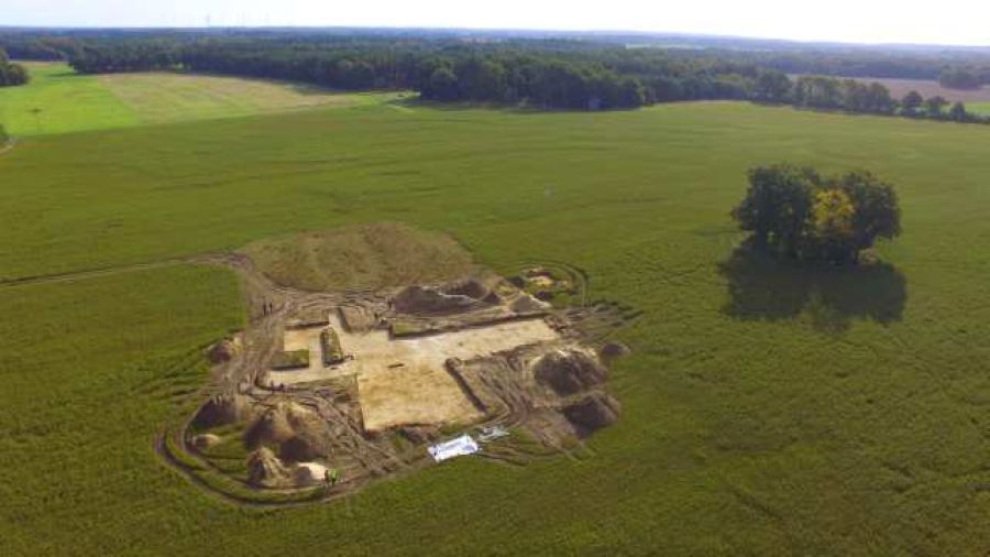 Die Grabungsfläche im Jahr 2024, Foto: L. Dierkes, Sem. UFG Göttingen, Lizenz: BLDAM