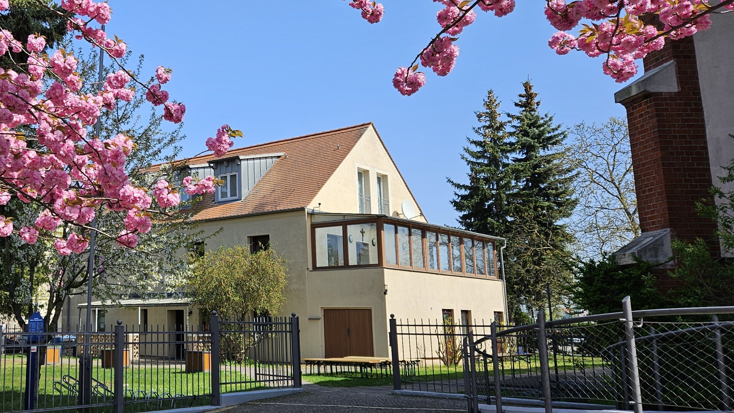 Kirchgarten Maria Meeresstern , Foto: Franziska Lippert, Lizenz: Kath. Kirche Maria Meeresstern