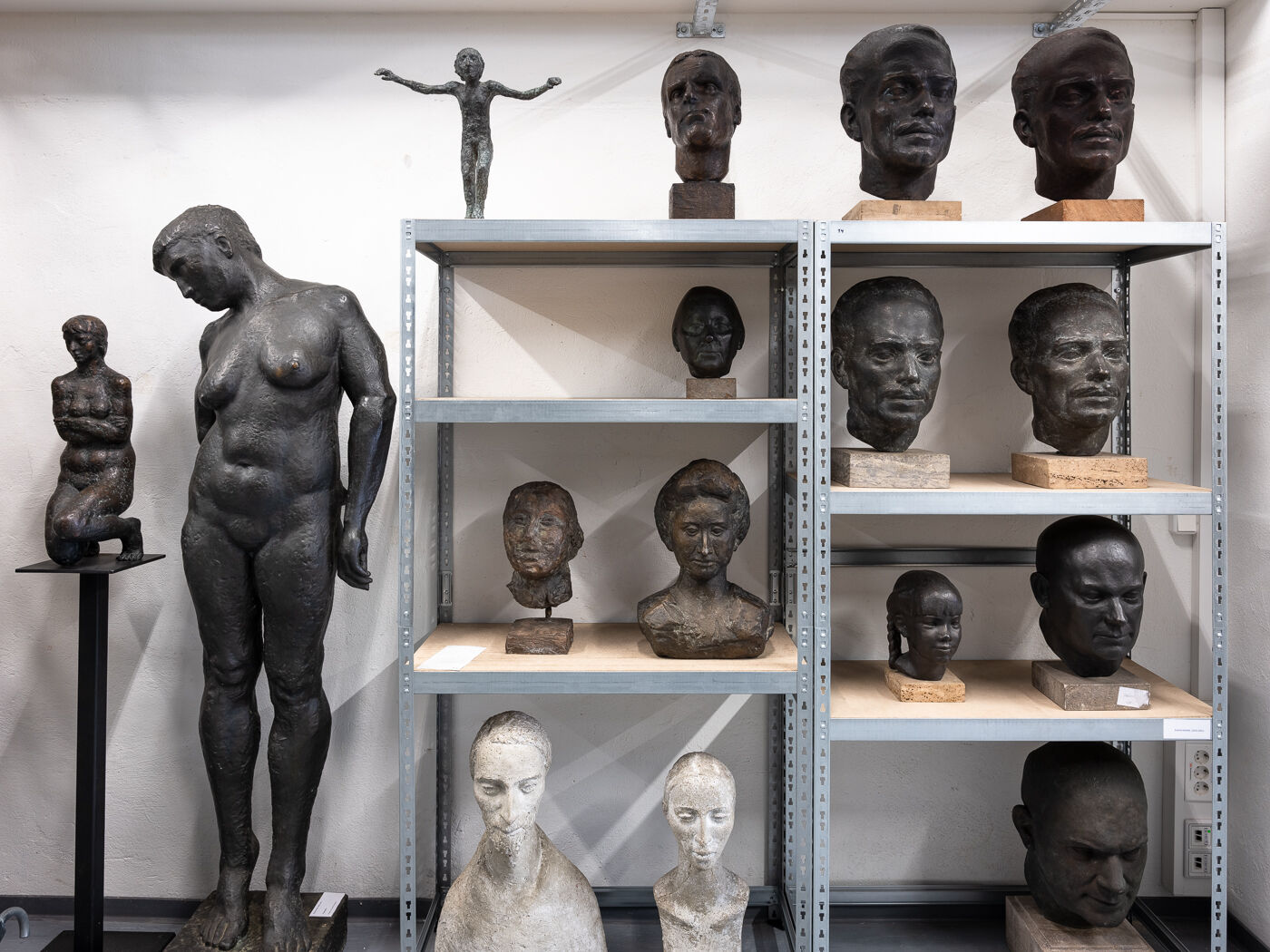 Plastiken im Schaudepot Beeskow, Foto: Kevin Fuchs/Museum Utopie und Alltag