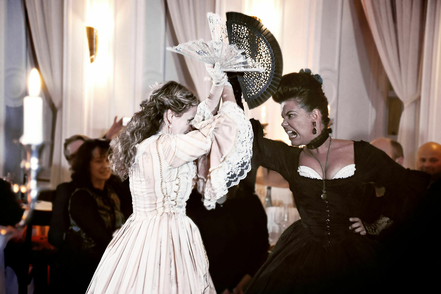 Kampf mit Fächern, Foto: papiliotheater GbR, Lizenz: papiliotheater GbR