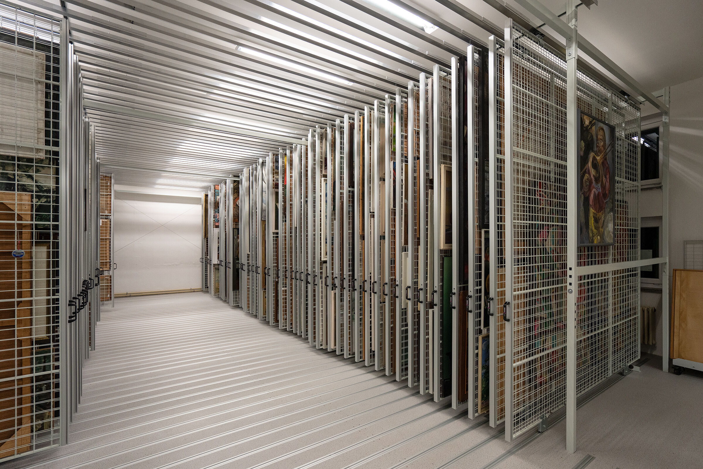 Ziehgitteranlage im Schaudepot Beeskow, Foto: Martin Maleschka / Museum Utopie und Alltag