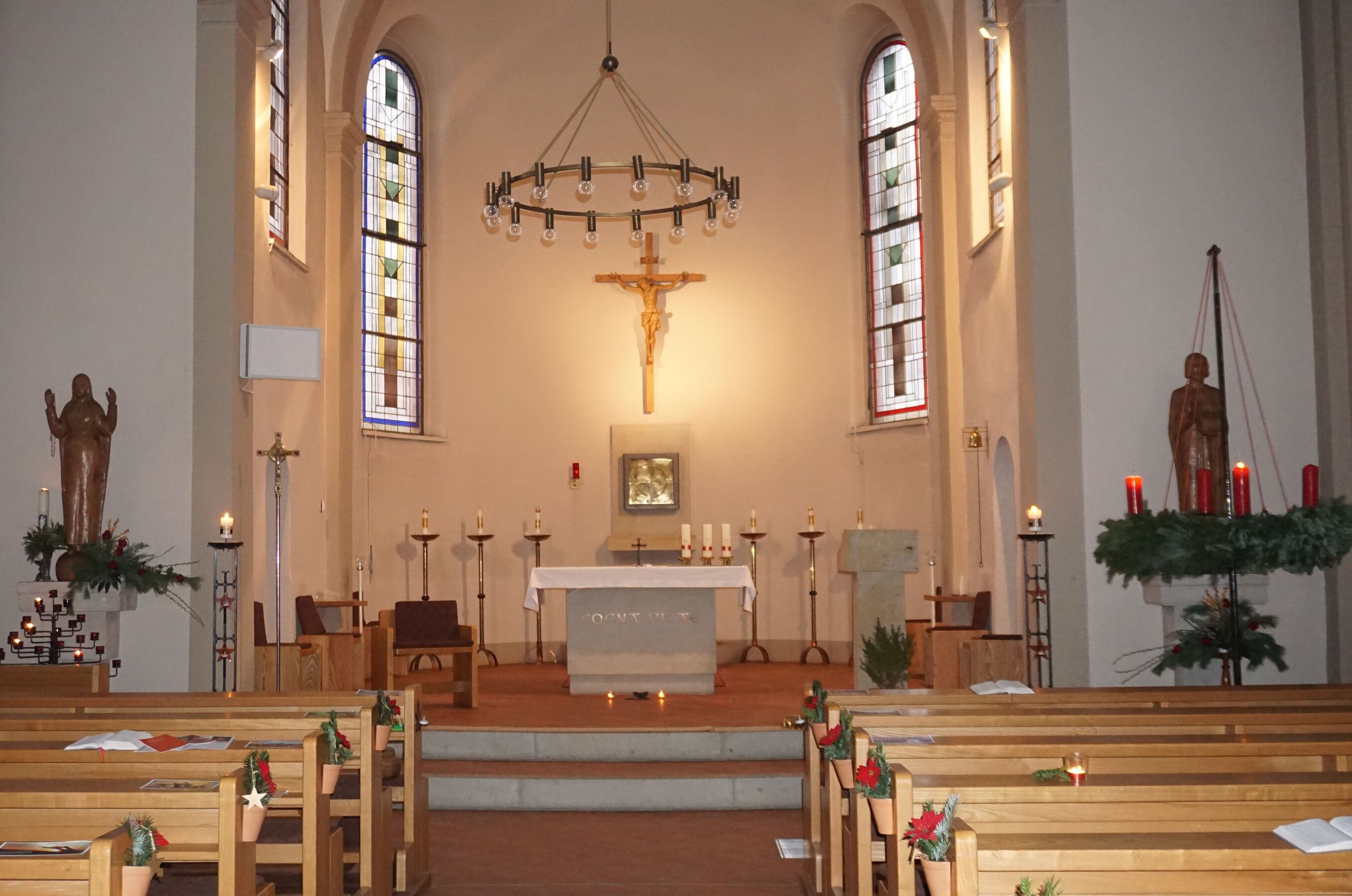 Altar katholische Kirche Mariä Himmelfahrt Angermünde, Foto: Gabriele Schenk, Lizenz: Gabriele Schenk